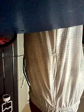 Snapshot of yosparky chatting on 10-20-25, 09:04 yosparky online show from 10-20-25, 09:04