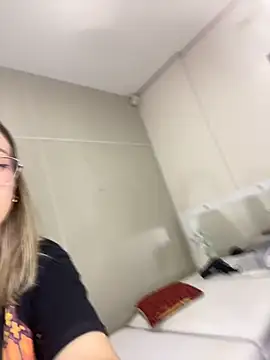 Snapshot of loira_messi chatting on 11-02-25, 02:47 loira messi online show from 11-02-25, 02:47