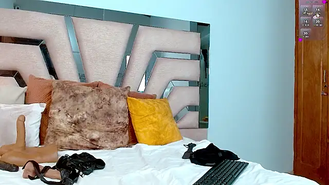 Snapshot of cintia_hills chatting on 01-29-25, 07:25 cintia hills online show from 01-29-25, 07:25