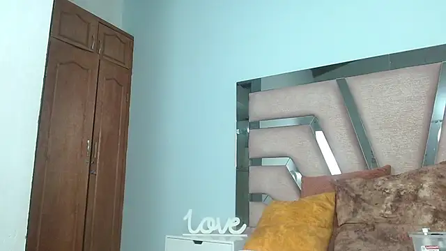 Snapshot of cintia_hills chatting on 03-21-25, 10:50 cintia hills online show from 03-21-25, 10:50