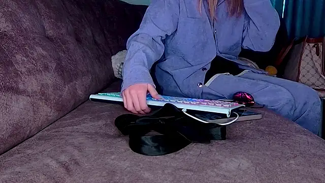 Snapshot of AgnesMillerS chatting on 12-18-24, 03:04 AgnesMillerS online show from 12-18-24, 03:04