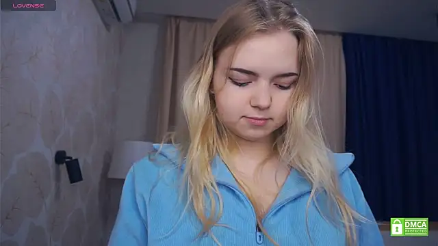 ZaraCreedon online show from 12-14-25, 05:02