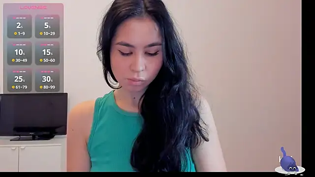 Snapshot of Mile_Madeline chatting on 12-17-24, 10:12 Mile Madeline online show from 12-17-24, 10:12