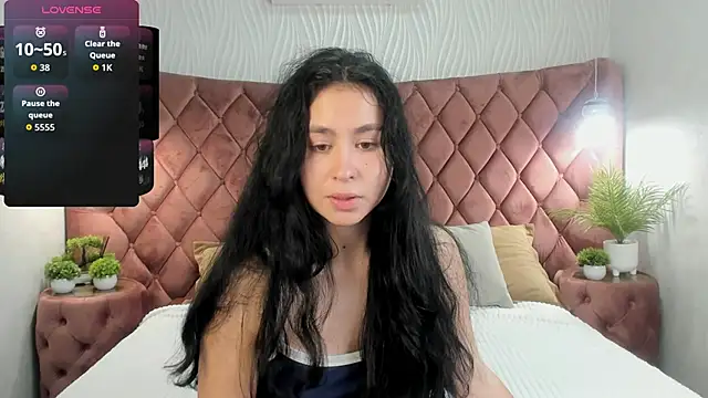 Snapshot of Mile_Madeline chatting on 10-02-25, 07:04 Mile Madeline online show from 10-02-25, 07:04