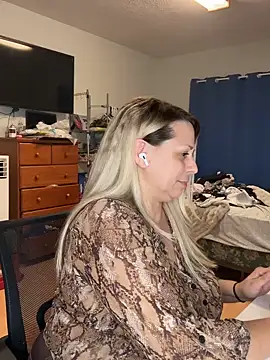 Hotslut187 online show from 01-15-26, 04:06