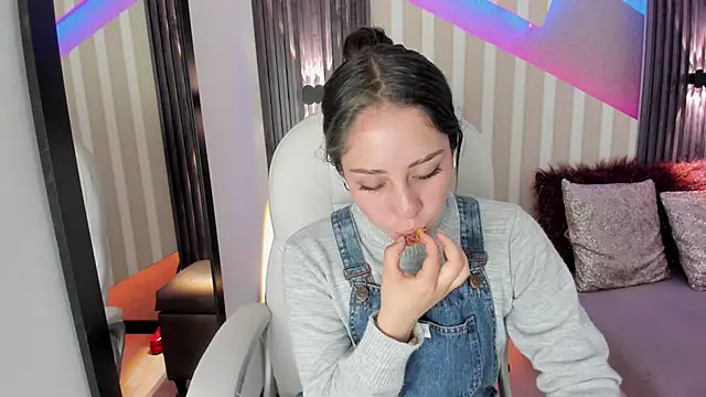 emily layton online show from 09-23-25, 02:31