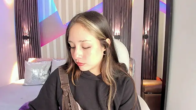 emily layton online show from 10-08-25, 02:36