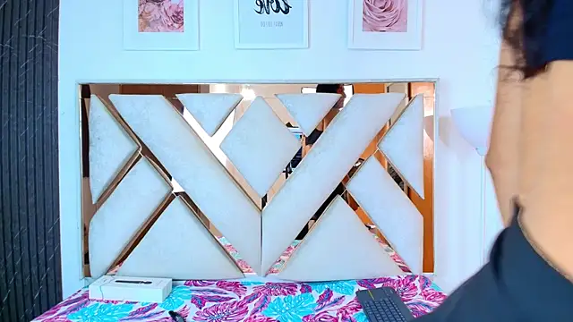 Alison Chan  online show from 10-16-25, 02:07