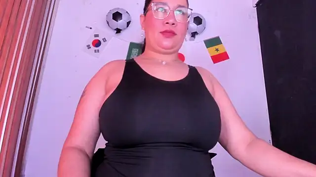 Snapshot of alondrabigtits chatting on 06-27-26, 12:22 alondrabigtits online show from 06-27-26, 12:22