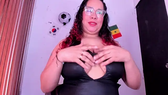 Snapshot of alondrabigtits chatting on 07-03-26, 12:11 alondrabigtits online show from 07-03-26, 12:11