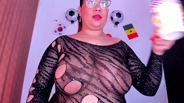 Snapshot of alondrabigtits chatting on 07-11-26, 12:08 alondrabigtits online show from 07-11-26, 12:08