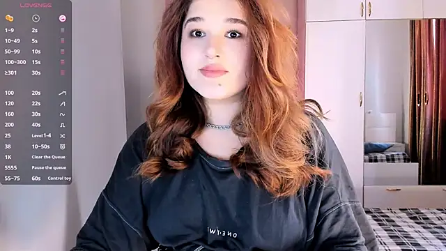 Snapshot of July_Slowdive chatting on 01-29-25, 11:20 July Slowdive online show from 01-29-25, 11:20