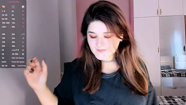 Snapshot of July_Slowdive chatting on 02-10-25, 06:42 July Slowdive online show from 02-10-25, 06:42