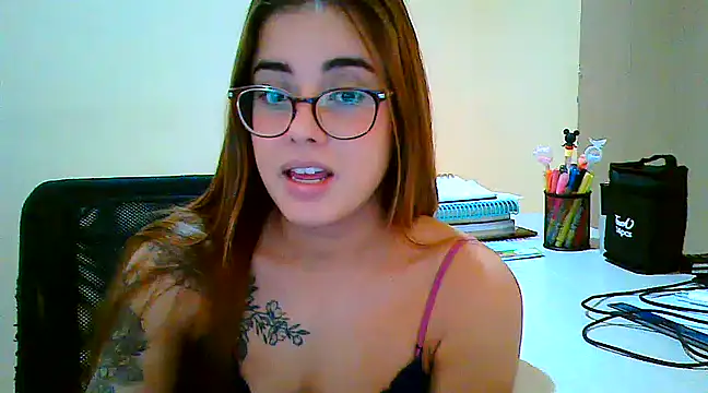 Snapshot of maliamiller chatting on 03-19-25, 09:06 maliamiller online show from 03-19-25, 09:06