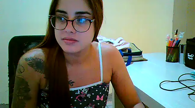 Snapshot of maliamiller chatting on 03-21-25, 02:18 maliamiller online show from 03-21-25, 02:18