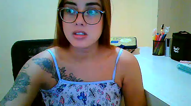 Snapshot of maliamiller chatting on 03-22-25, 01:19 maliamiller online show from 03-22-25, 01:19