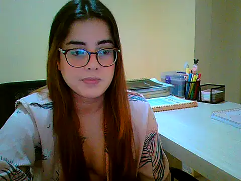 Snapshot of maliamiller chatting on 09-14-25, 12:32 maliamiller online show from 09-14-25, 12:32