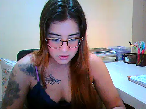 Snapshot of maliamiller chatting on 11-06-25, 04:24 maliamiller online show from 11-06-25, 04:24