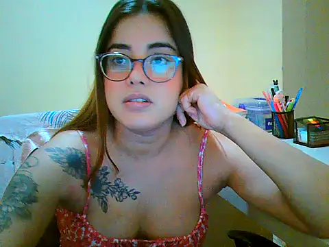 Snapshot of maliamiller chatting on 11-26-25, 10:00 maliamiller online show from 11-26-25, 10:00