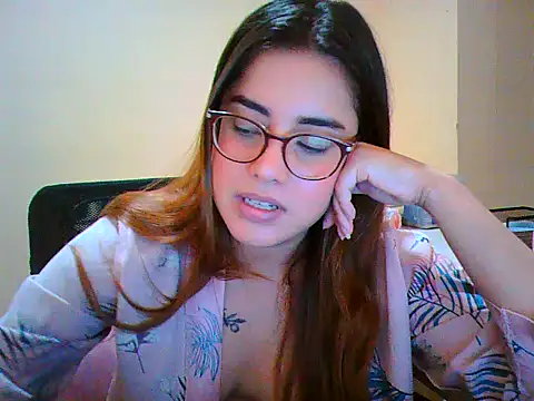 Snapshot of maliamiller chatting on 12-04-25, 05:06 maliamiller online show from 12-04-25, 05:06