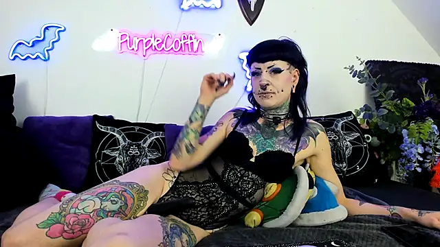 Snapshot of Purple_Coffin666 chatting on 05-04-26, 02:57 Purple Coffin666 online show from 05-04-26, 02:57