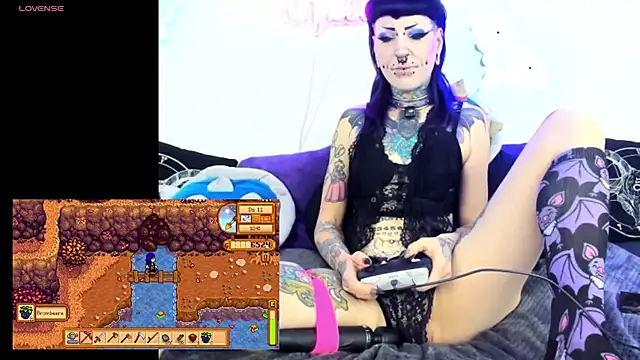 Snapshot of Purple_Coffin666 chatting on 05-08-26, 11:15 Purple Coffin666 online show from 05-08-26, 11:15