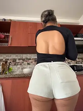 Snapshot of doll_celeste20 chatting on 09-25-25, 05:05 doll celeste20 online show from 09-25-25, 05:05