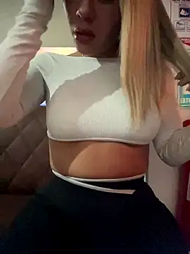 Snapshot of doll_celeste20 chatting on 11-18-25, 02:39 doll celeste20 online show from 11-18-25, 02:39