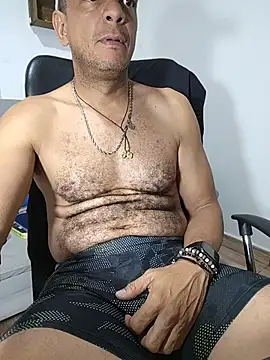Snapshot of latinmartin73 chatting on 06-12-26, 01:15 latinmartin73 online show from 06-12-26, 01:15