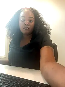 Snapshot of itsprettyfee chatting on 09-18-25, 06:43 itsprettyfee online show from 09-18-25, 06:43