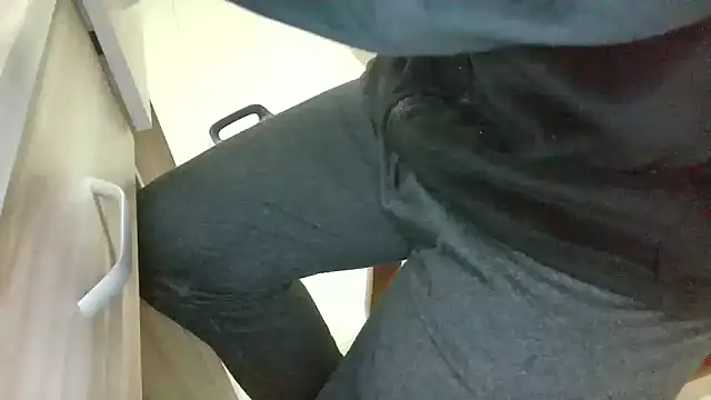 huzi518 online show from 03-17-25, 01:29