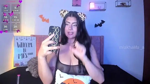 Snapshot of miakhalifaaa_ chatting on 10-16-25, 10:00 miakhalifaaa online show from 10-16-25, 10:00