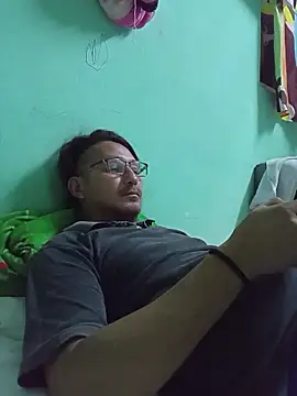 Snapshot of Andresguz35 chatting on 11-15-25, 04:10 Andresguz35 online show from 11-15-25, 04:10