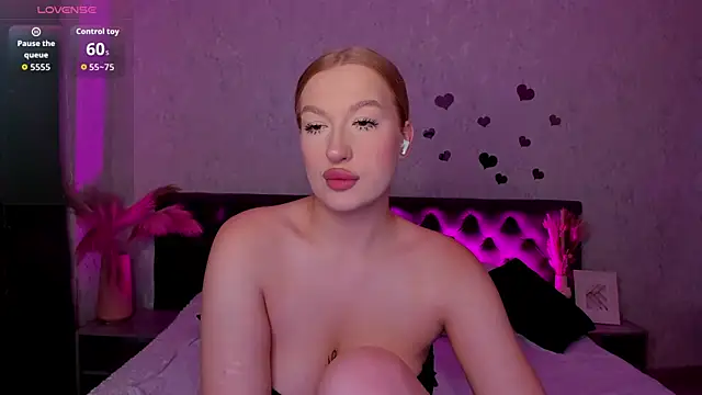 Snapshot of Emma__Leee chatting on 10-09-25, 12:08 Emma Leee online show from 10-09-25, 12:08