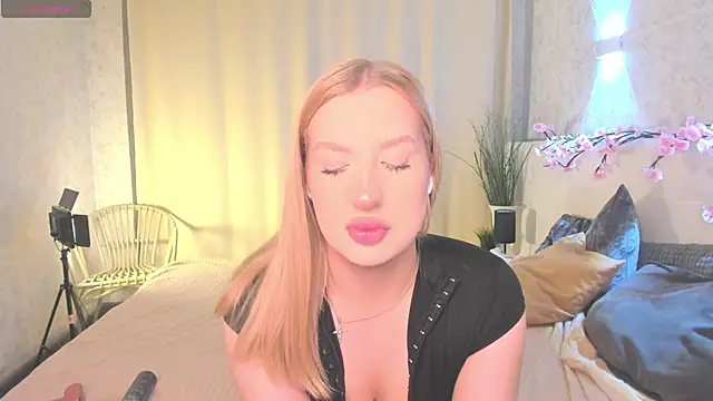 Emma  Leee online show from 04-20-26, 01:08