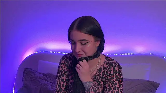 ChristinaMilton online show from 02-11-25, 12:28