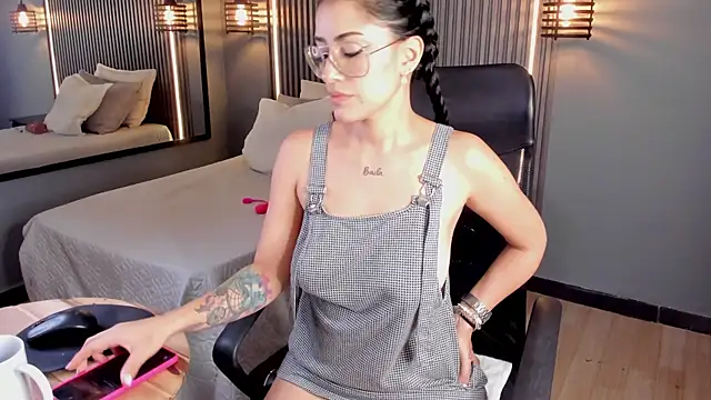 Snapshot of aura-baker chatting on 02-05-25, 03:42 aura-baker online show from 02-05-25, 03:42