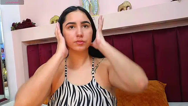 Snapshot of JESSYCORTES chatting on 01-29-25, 01:49 JESSYCORTES online show from 01-29-25, 01:49