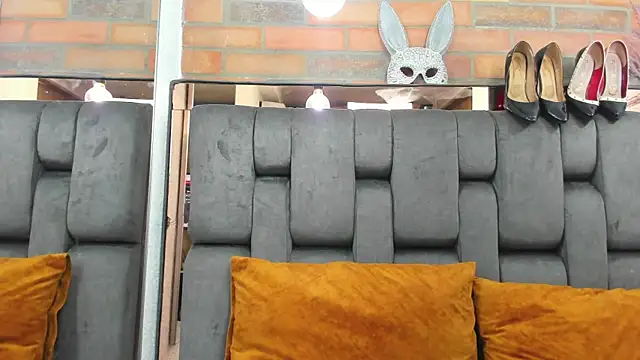 Snapshot of JESSYCORTES chatting on 10-14-25, 02:29 JESSYCORTES online show from 10-14-25, 02:29