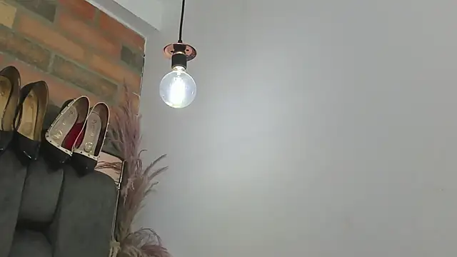 Snapshot of JESSYCORTES chatting on 10-17-25, 02:41 JESSYCORTES online show from 10-17-25, 02:41