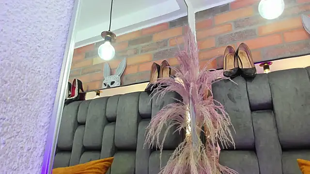 Snapshot of JESSYCORTES chatting on 10-18-25, 04:30 JESSYCORTES online show from 10-18-25, 04:30