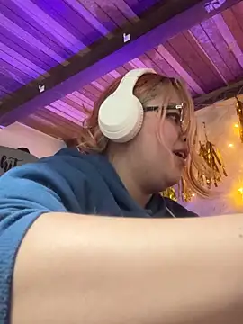 SophiaWeestt99 online show from 05-18-26, 03:13
