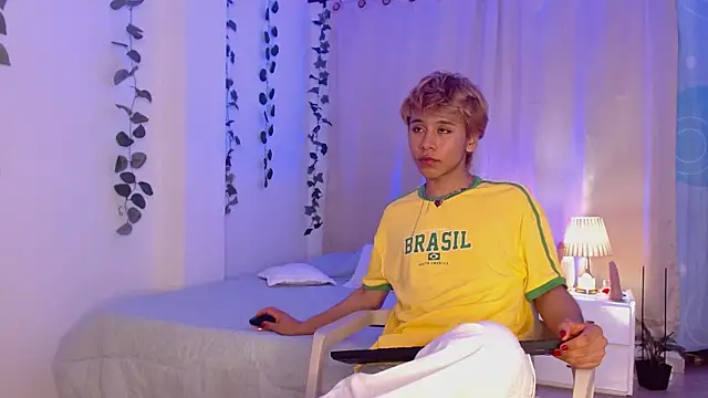 Tommyfoxboy online show from 01-21-25, 10:41