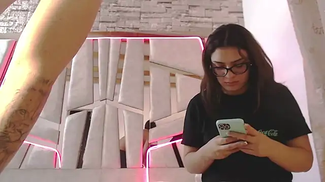 Snapshot of mia_and_austin chatting on 02-13-25, 11:06 mia and austin online show from 02-13-25, 11:06