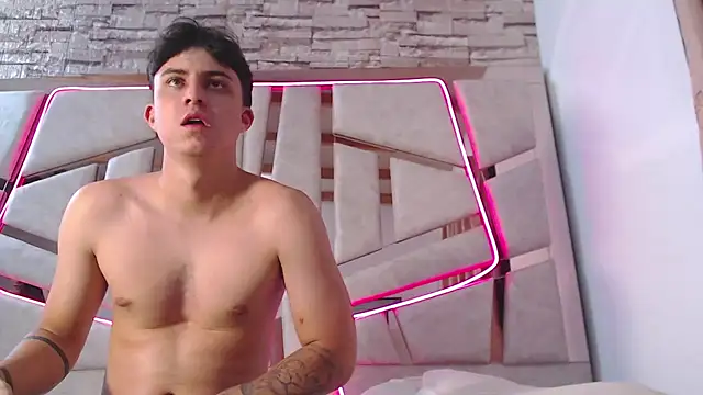 Snapshot of mia_and_austin chatting on 02-15-25, 11:47 mia and austin online show from 02-15-25, 11:47