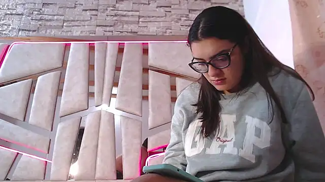 Snapshot of mia_and_austin chatting on 02-16-25, 06:21 mia and austin online show from 02-16-25, 06:21