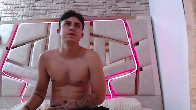 Snapshot of mia_and_austin chatting on 02-21-25, 12:16 mia and austin online show from 02-21-25, 12:16