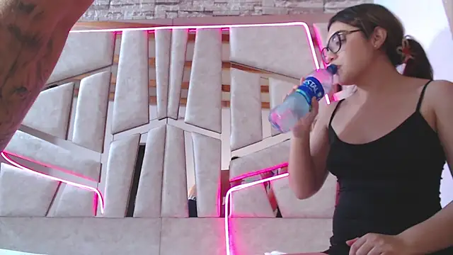 Snapshot of mia_and_austin chatting on 03-16-25, 04:09 mia and austin online show from 03-16-25, 04:09