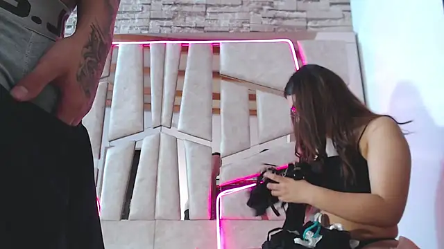 Snapshot of mia_and_austin chatting on 03-22-25, 01:00 mia and austin online show from 03-22-25, 01:00