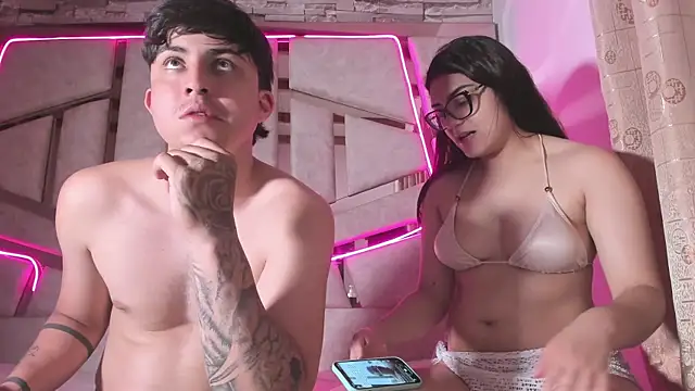 Snapshot of mia_and_austin chatting on 09-23-25, 12:35 mia and austin online show from 09-23-25, 12:35